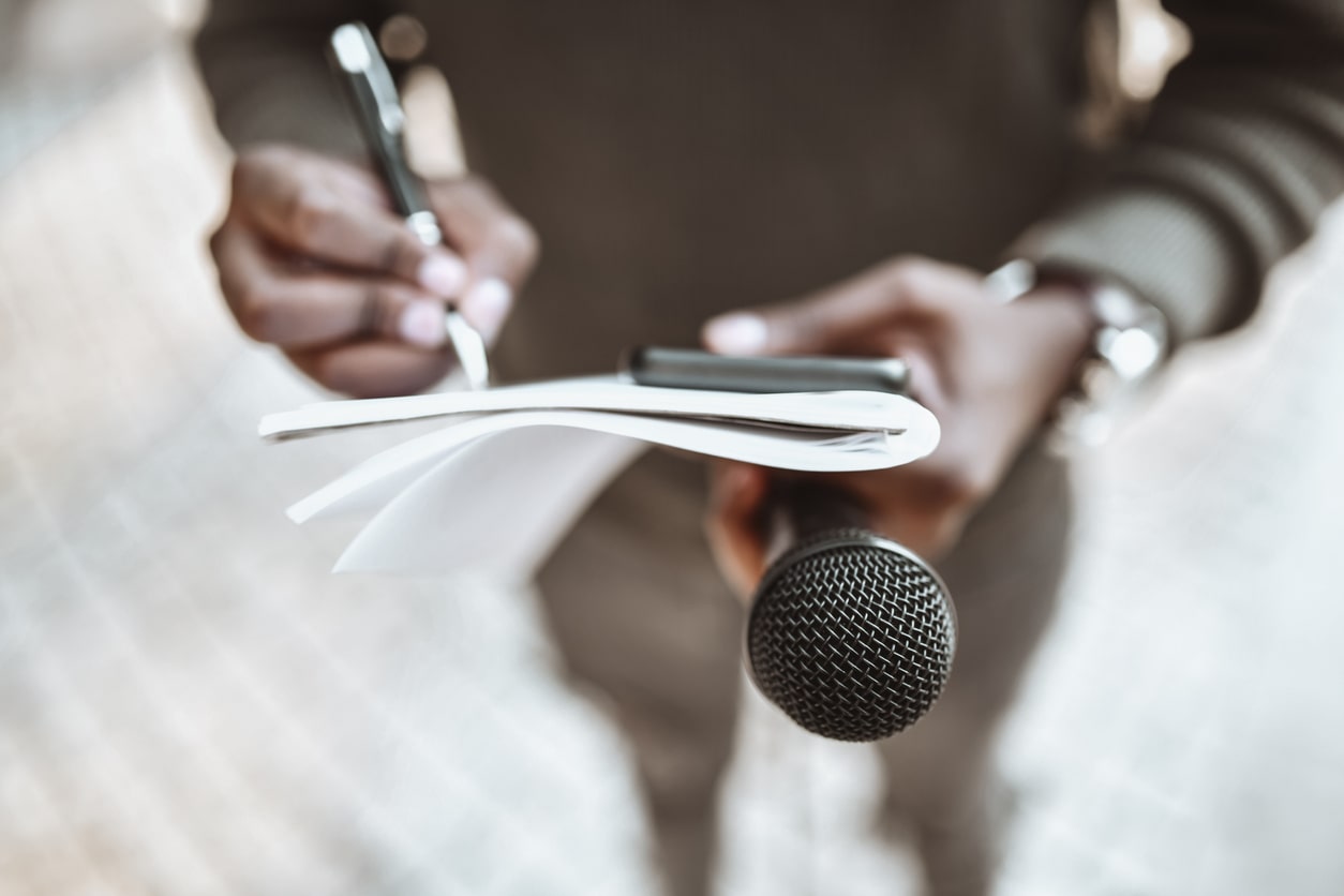 bon relationnel avec les journalistes